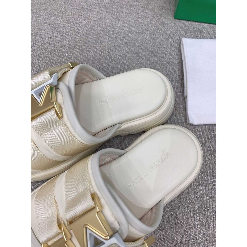 Bo*te*ga ve*ne*ta flash flat sandals white