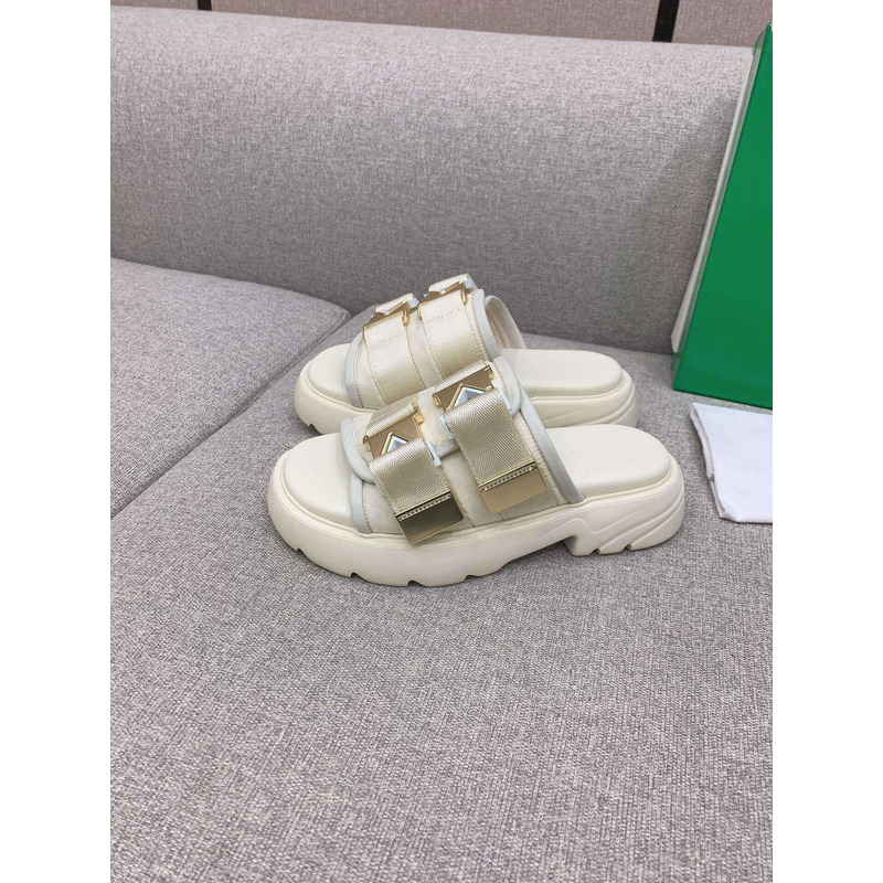 Bo*te*ga ve*ne*ta flash flat sandals white