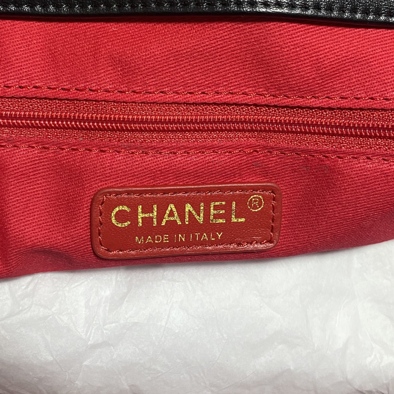 Ch*el tote calfskin & gold-tone metal black