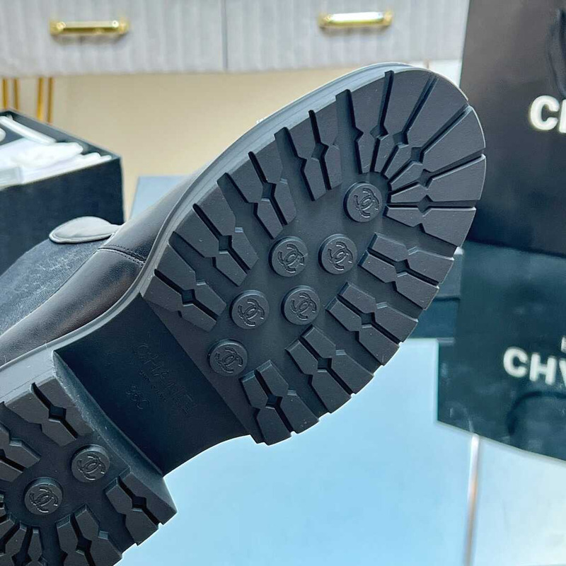 Ch*el calfskin cc logo chelsea boots black