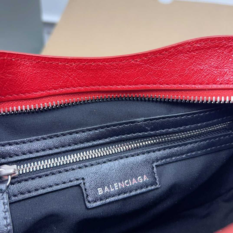 Ba*len*cia*ga neo cagole handbag xs red