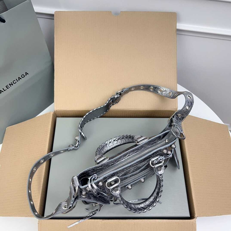 Ba*len*cia*ga neo cagole handbag xs silver