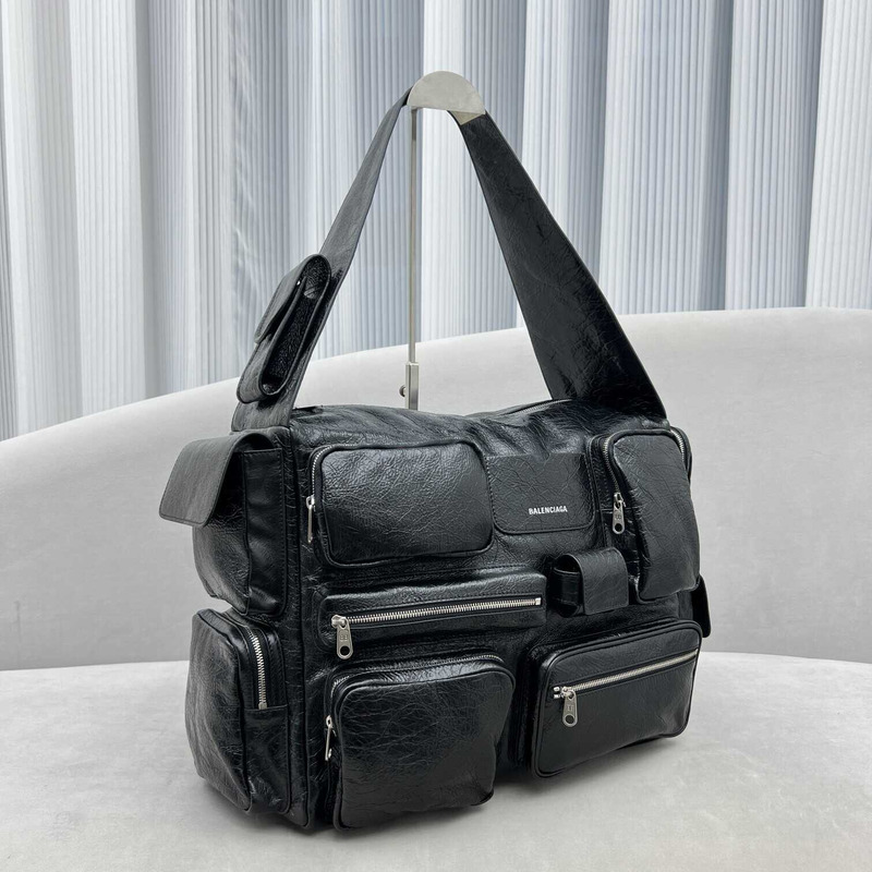 ba*len*cia*ga S*perbusy large sling bag in black
