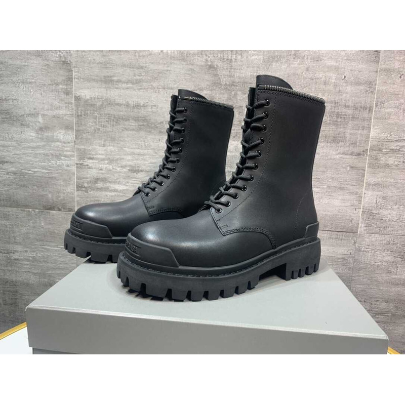 Ba*len*cia*ga flat boots black