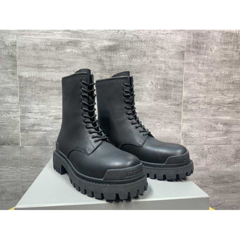 Ba*len*cia*ga flat boots black