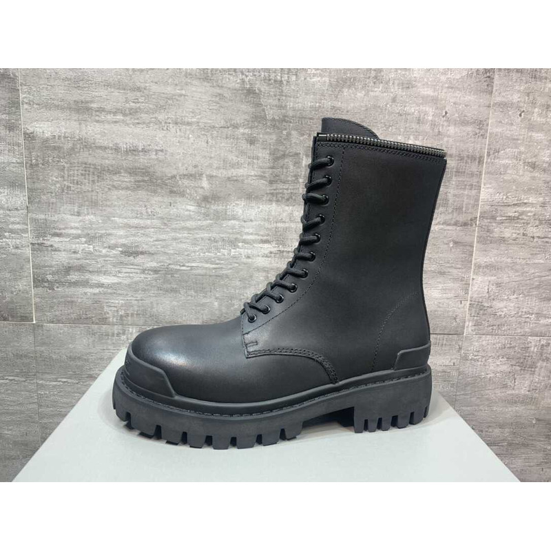 Ba*len*cia*ga flat boots black