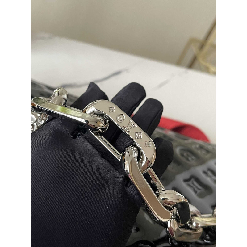 l**is V*t*n coussin mm black/red