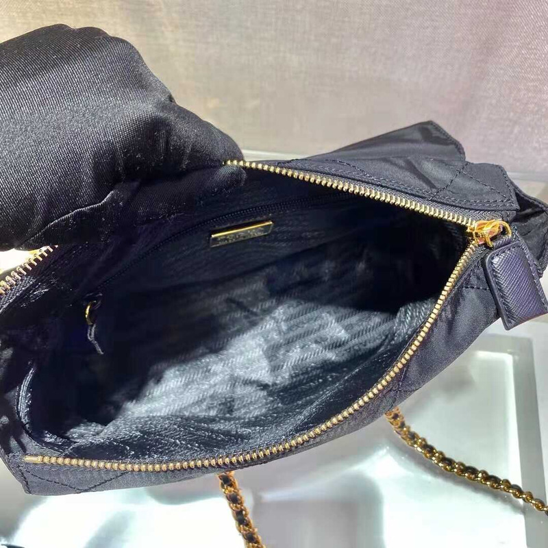 pra*a vintage chain Di*m*nd hobo bag black