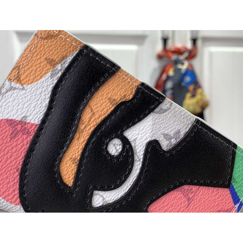 l**is V*t*n multiple wallet green