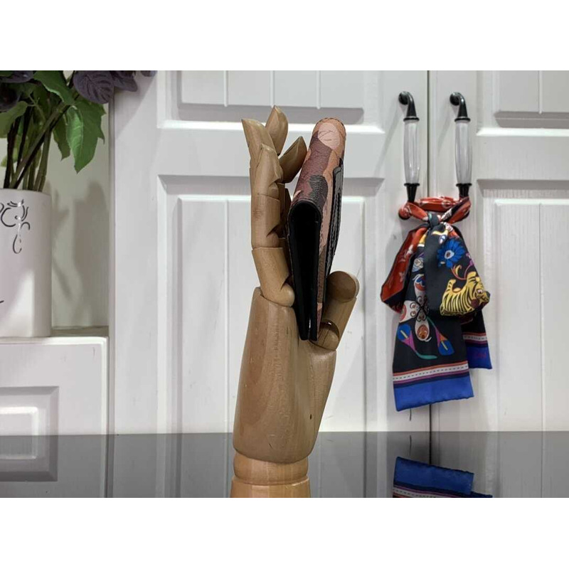 l**is V*t*n multiple wallet pink