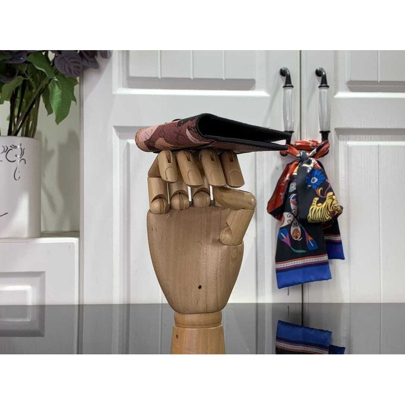 l**is V*t*n multiple wallet pink