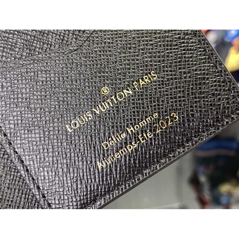 l**is V*t*n multiple wallet pink