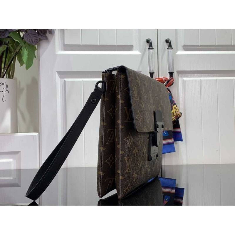 l**is V*t*n pochette s-lock brown