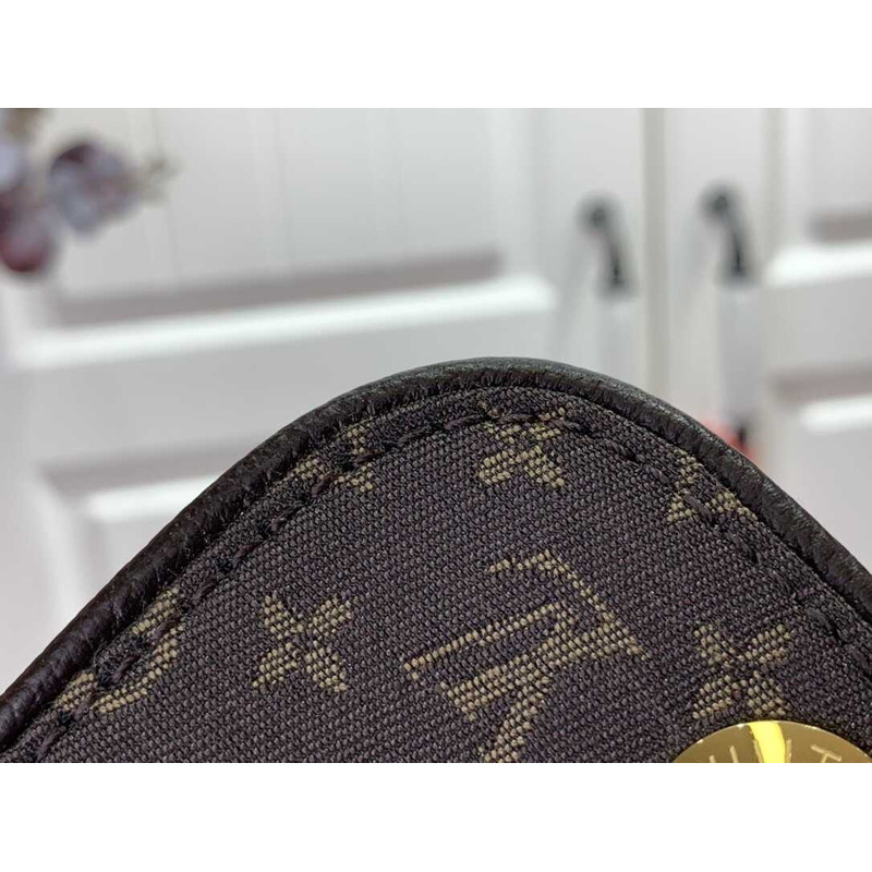l**is V*t*n monogram mini lin canvas pochette cancun bag