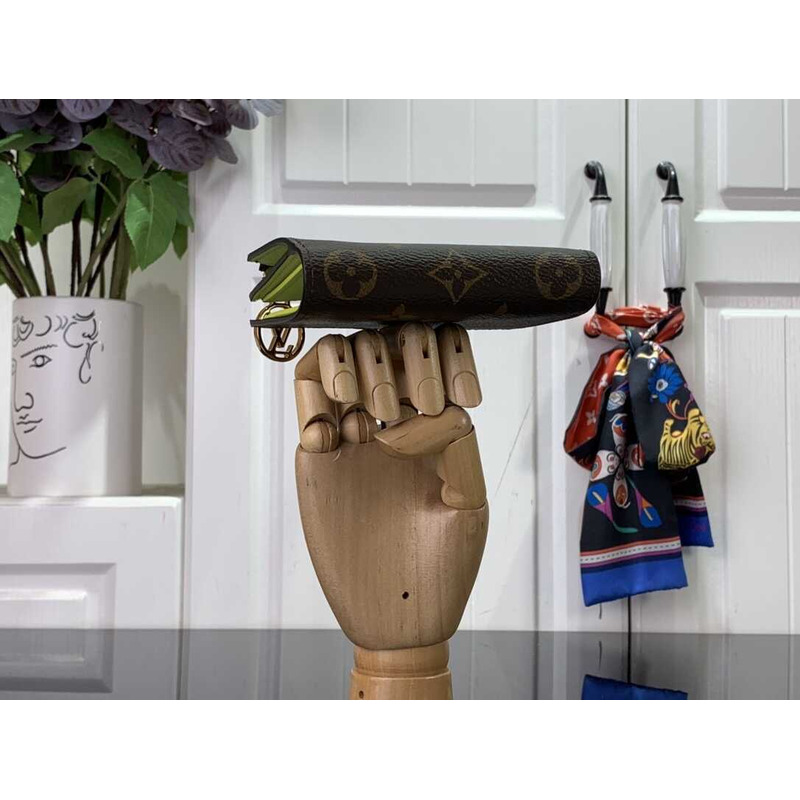 l**is V*t*n zippy wallet monogram green