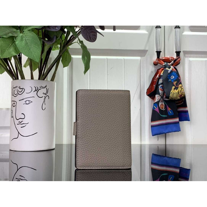 l**is V*t*n lv vertical compact wallet grey