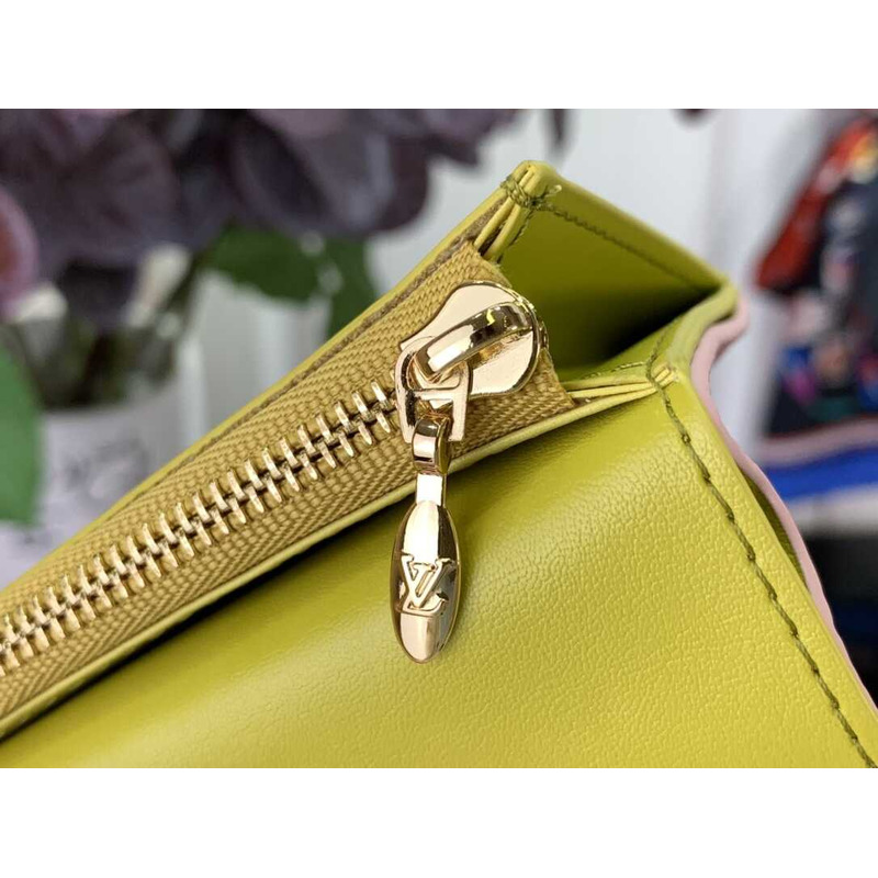 l**is V*t*n lv vertical compact wallet pink