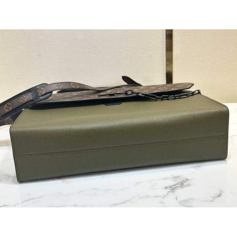 l**is V*t*n robusto briefcase monogram taiga brown&green