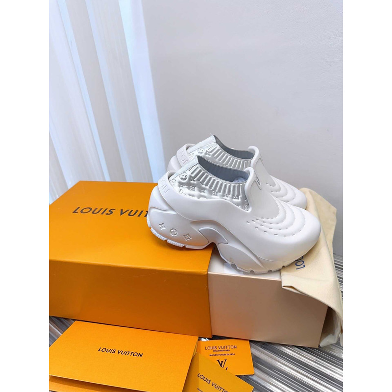 l**is V*t*n foam clogs white