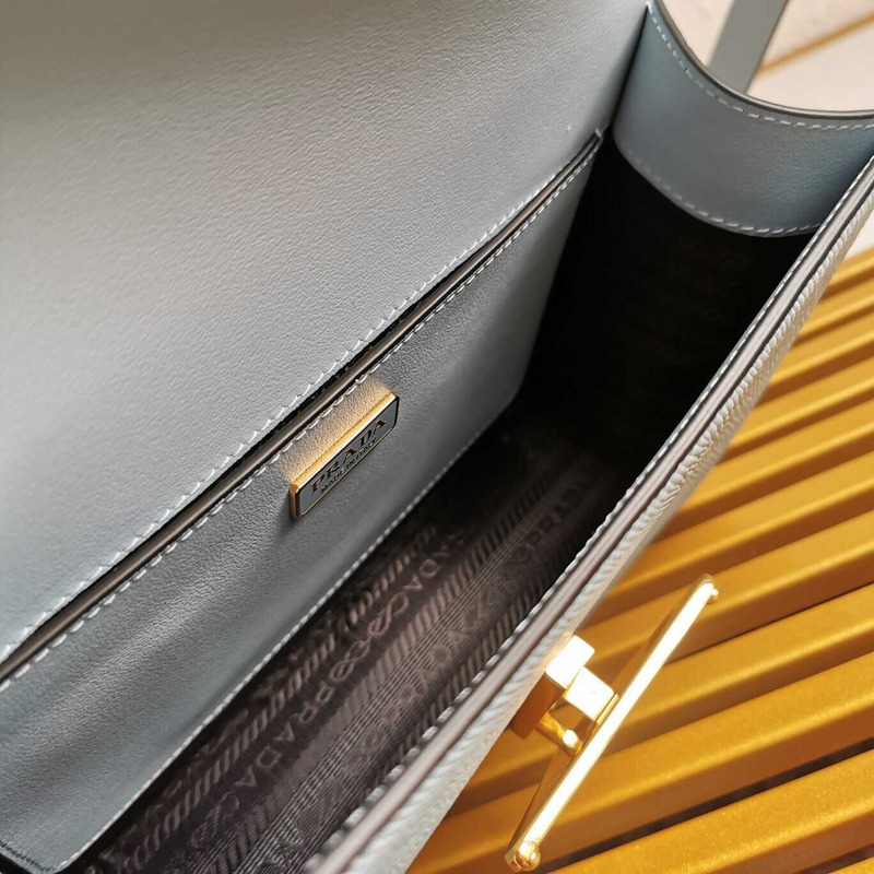 Pra*a emblème leather bag blue