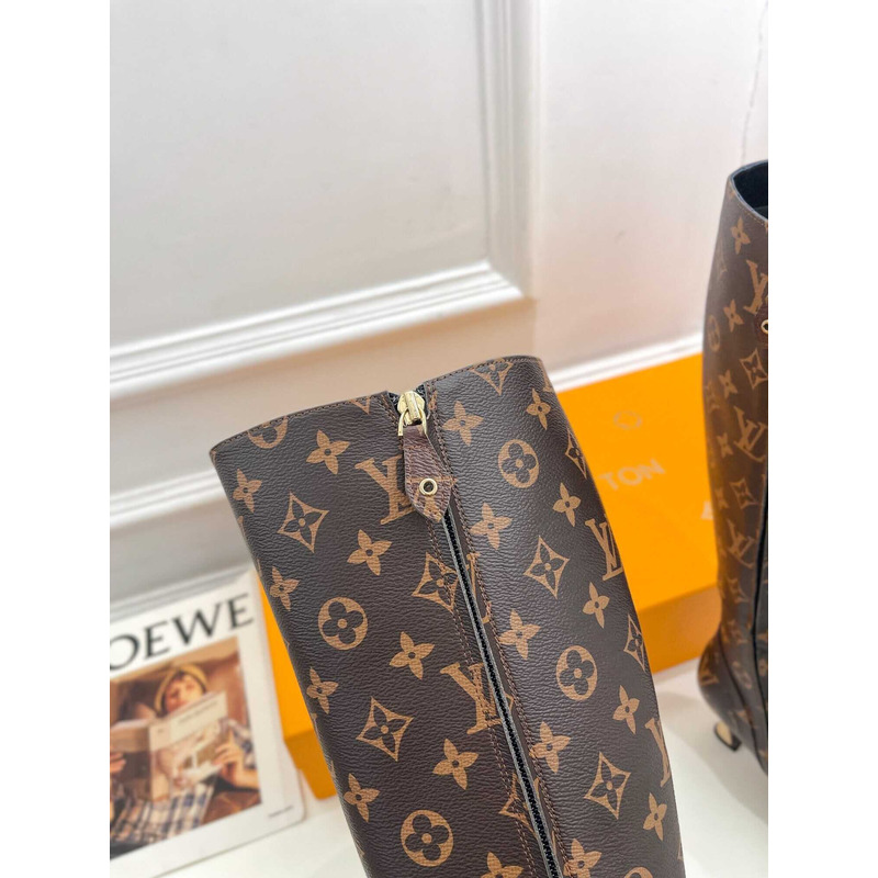 l**is V*t*n ankle boot heels with chain logo monogram