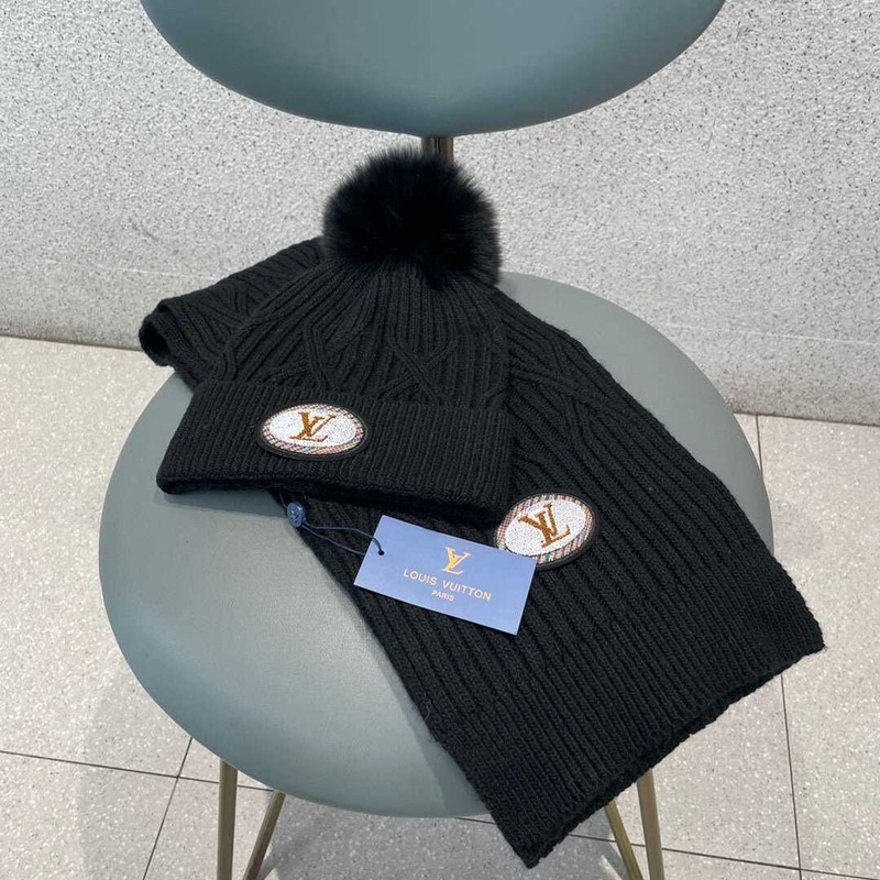l**is V*t*n pom-pom cap and scarf black