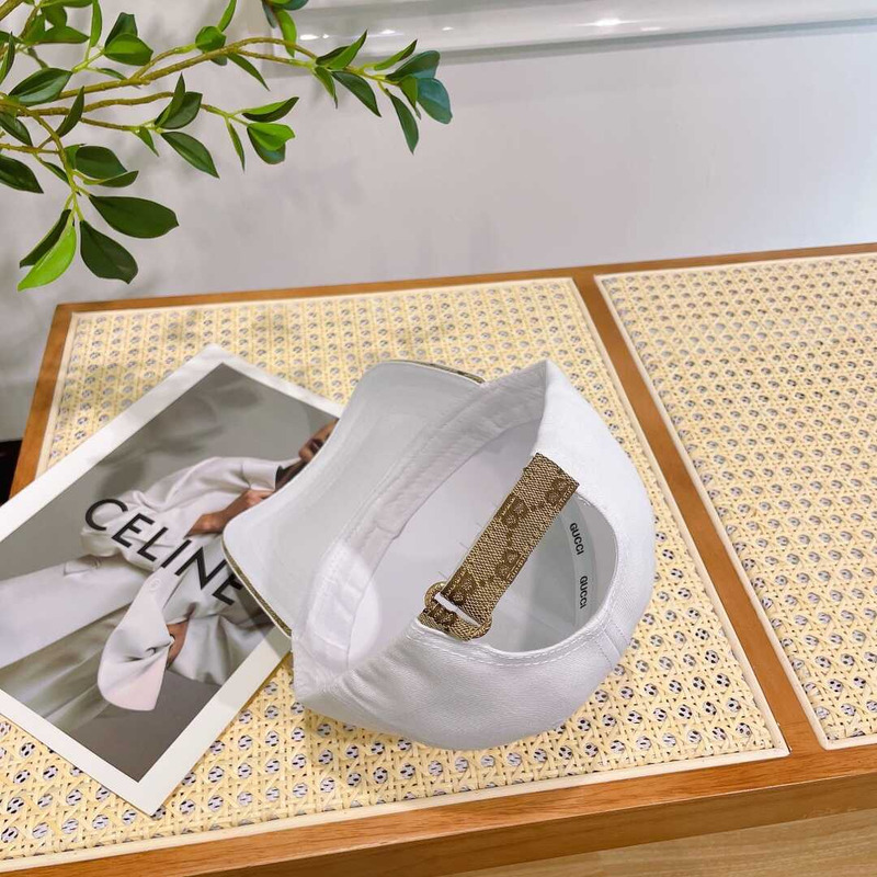 G*u*i baseball cap white