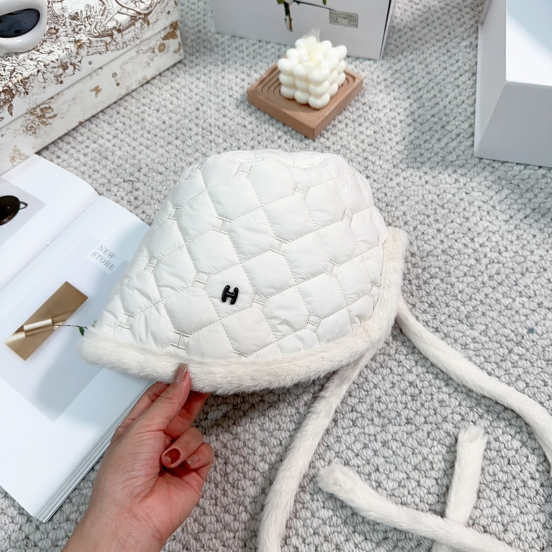 H**mes bucket cap white