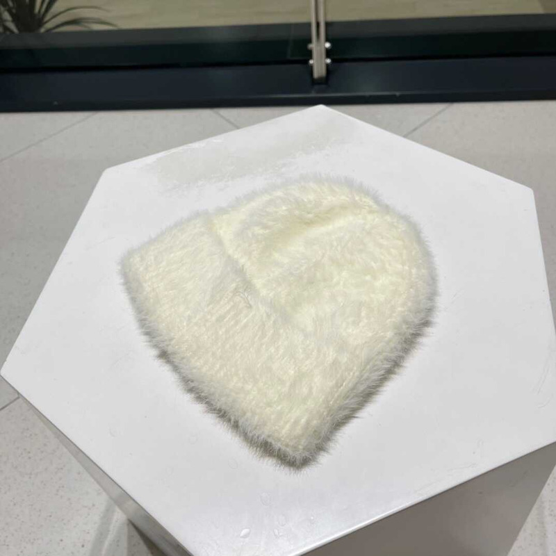 Pra*a knitted hat white