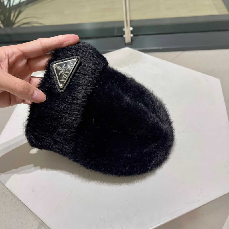 Pra*a knitted hat black