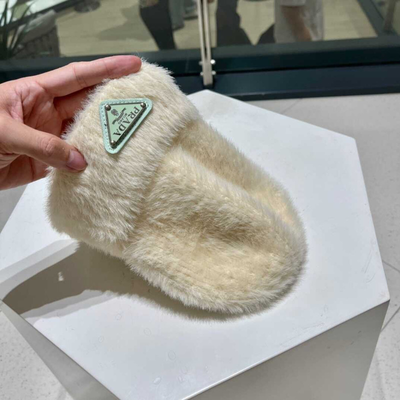 Pra*a knitted hat white