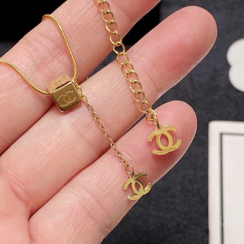 Ch*el cc pendant necklace gold