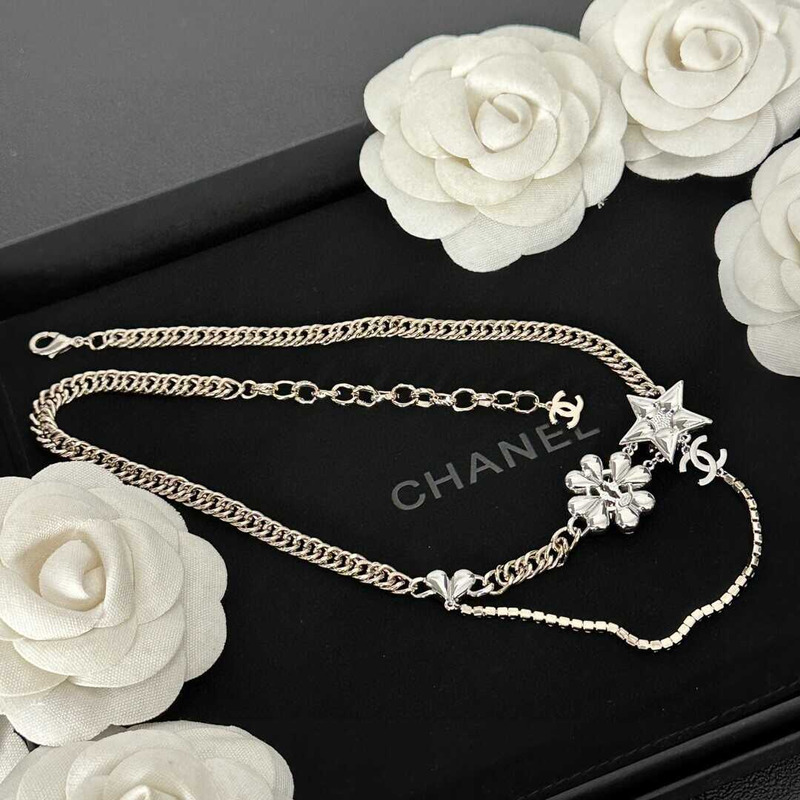 Ch*el chain necklace star and flower