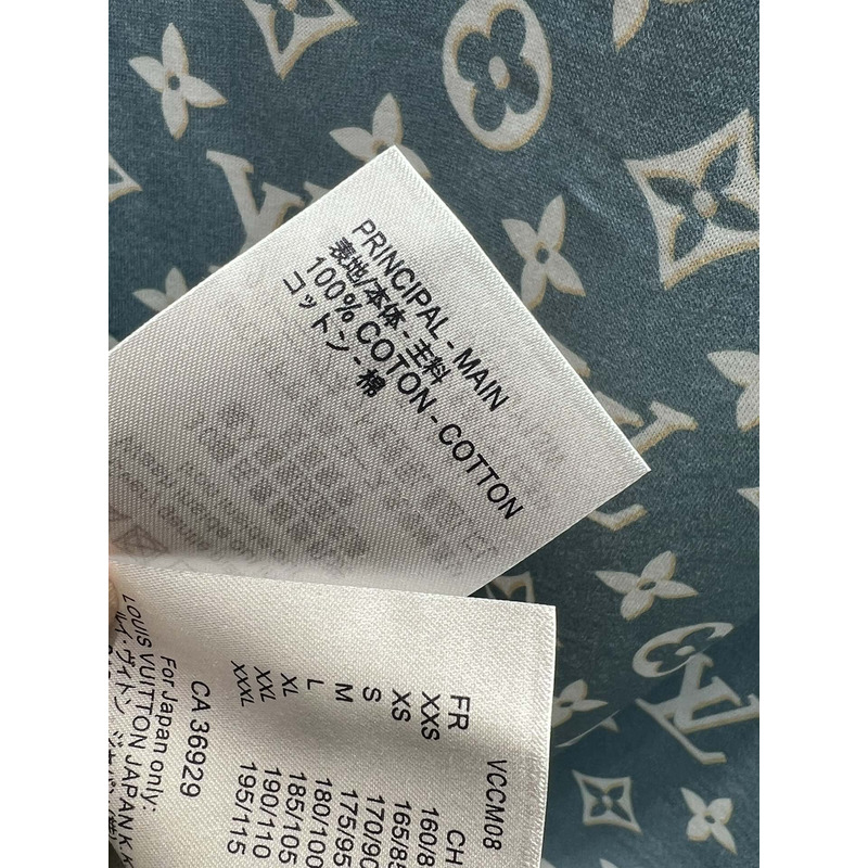 l**is V*t*n monogram with metal chain t-shirt blue