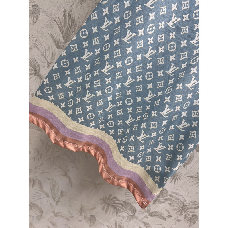 l**is V*t*n monogram with metal chain t-shirt blue