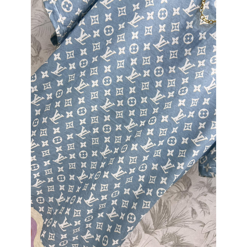 l**is V*t*n monogram with metal chain t-shirt blue