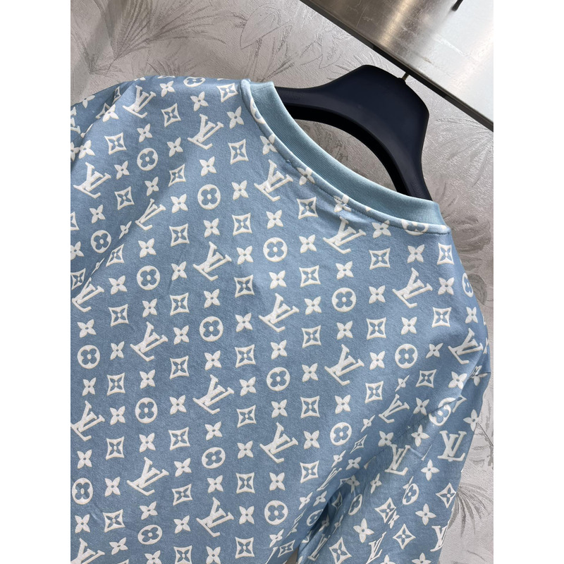 l**is V*t*n monogram with metal chain t-shirt blue