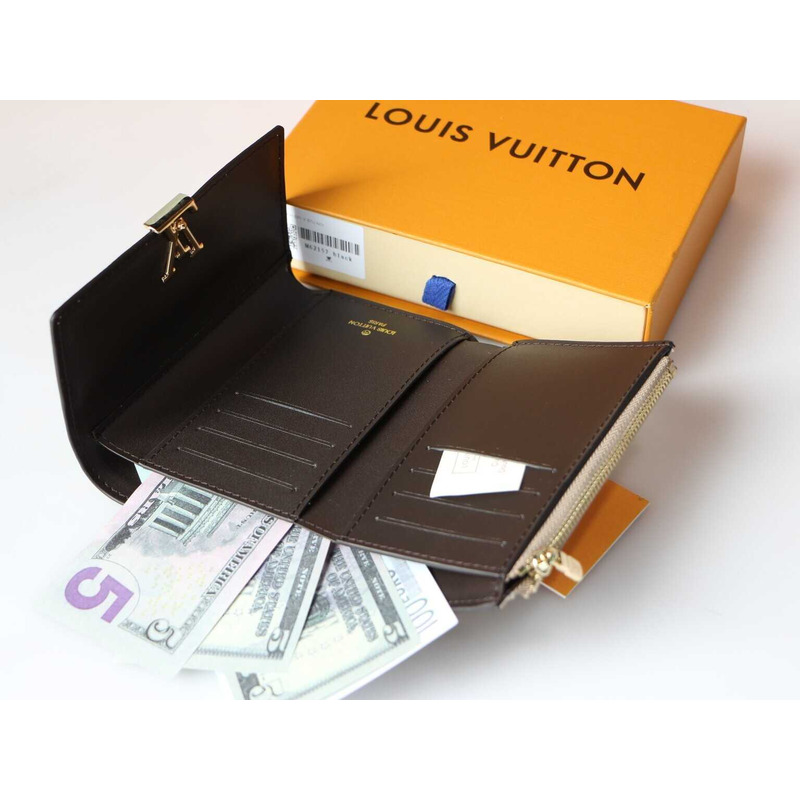 l**is V*t*n capucines wallet pebble color