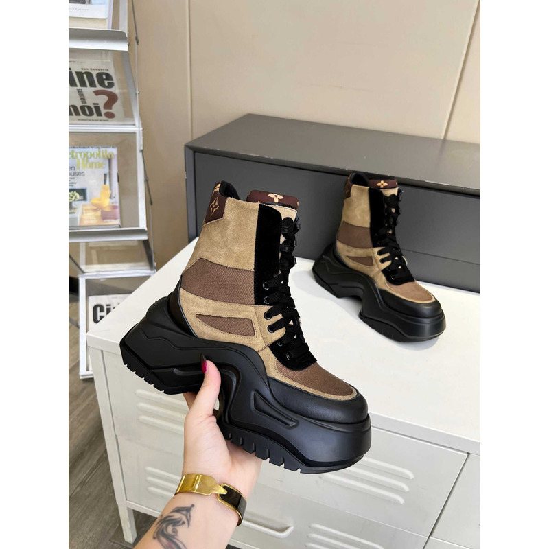 l**is V*t*n beaubourg ankle boots brown and yellow