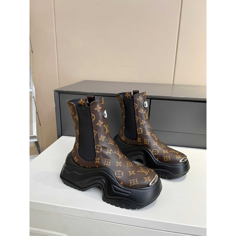 l**is V*t*n beaubourg ankle boots monogram