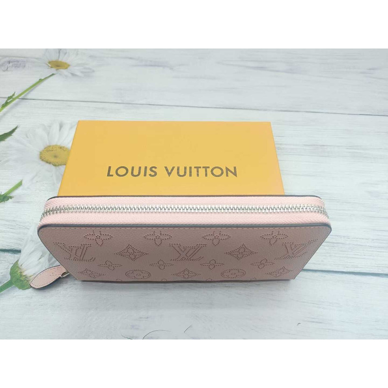 l**is V*t*n zippy wallet nude pink