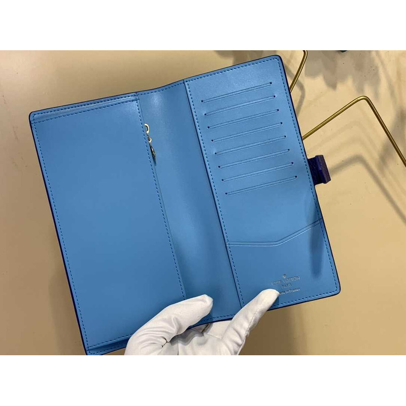 l**is V*t*n taurillon wallet blue