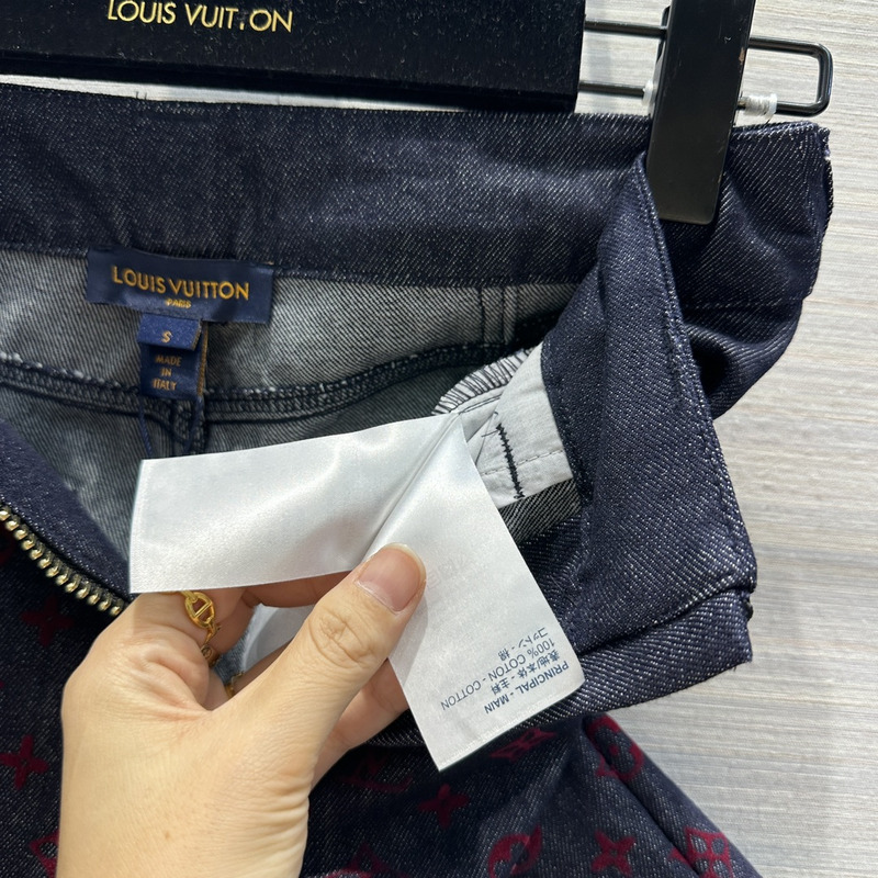 l**is V*t*n monogram casual style street style logo shorts navy and red