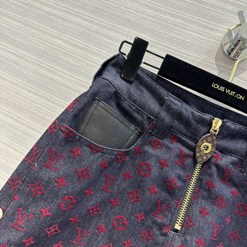 l**is V*t*n monogram casual style street style logo shorts navy and red