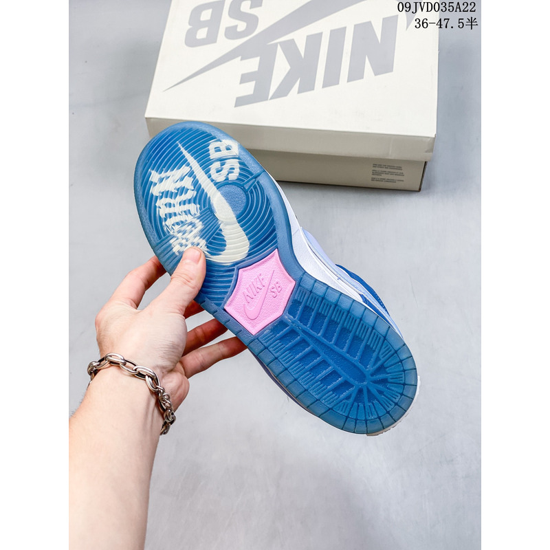 Nike SB Zoom Dunk Low Sneaker Blue And White