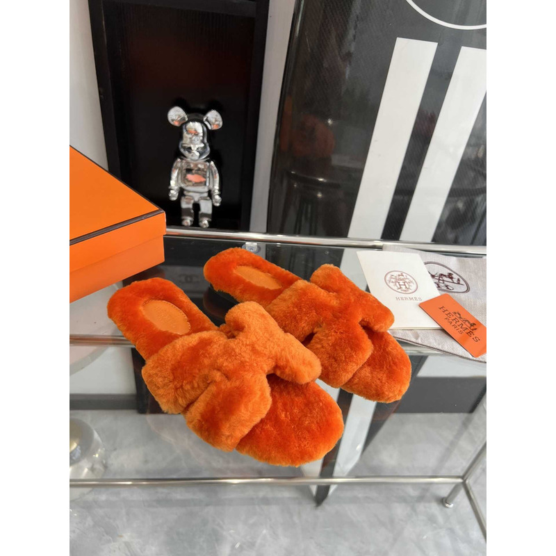 H**mes oran sandal in shearling orange