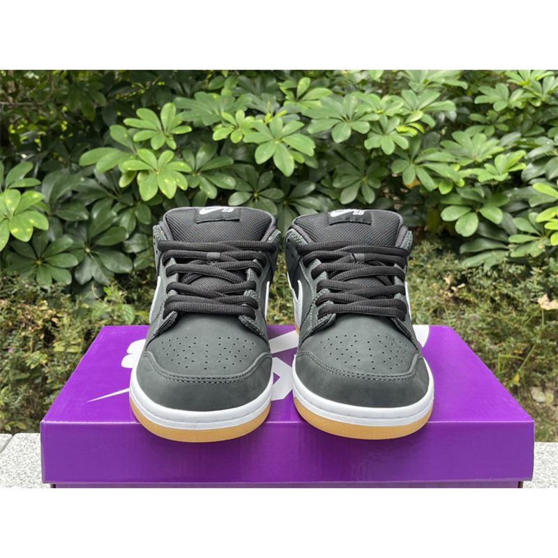 Nike SB Dunk Low Black Gum