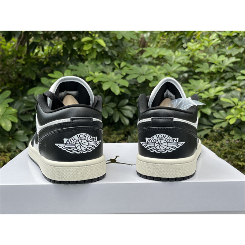 Jordan Wmns Air Jordan 1 Low Top Black And White