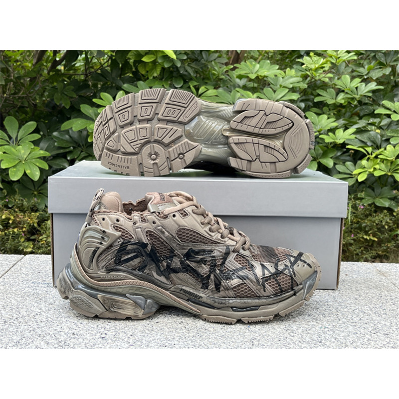 Ba*len*cia*ga graffiti runner sneakers brown