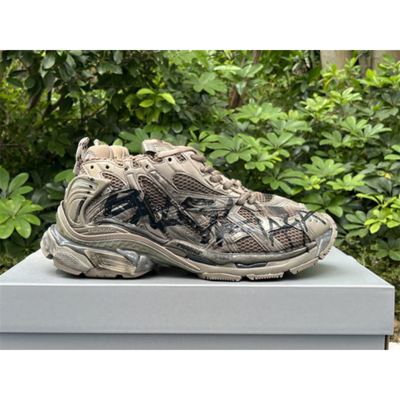 Ba*len*cia*ga graffiti runner sneakers brown